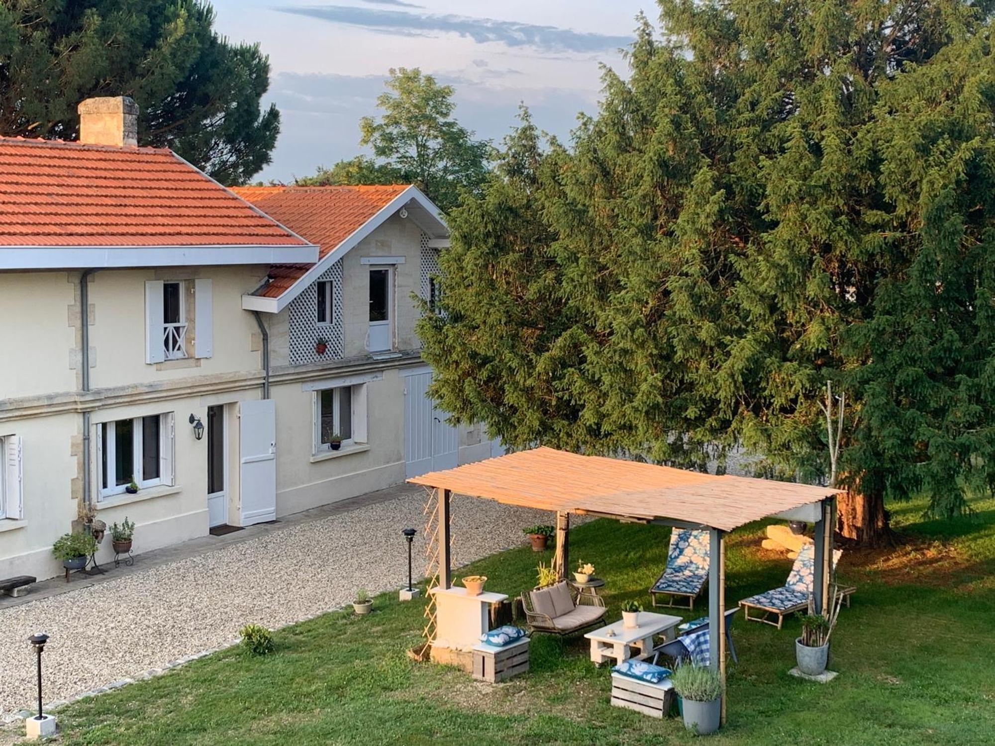 Batisse En Pierre XVII Siecle 115 M² Avec Terrasse Villa Ambares-et-Lagrave Exterior photo